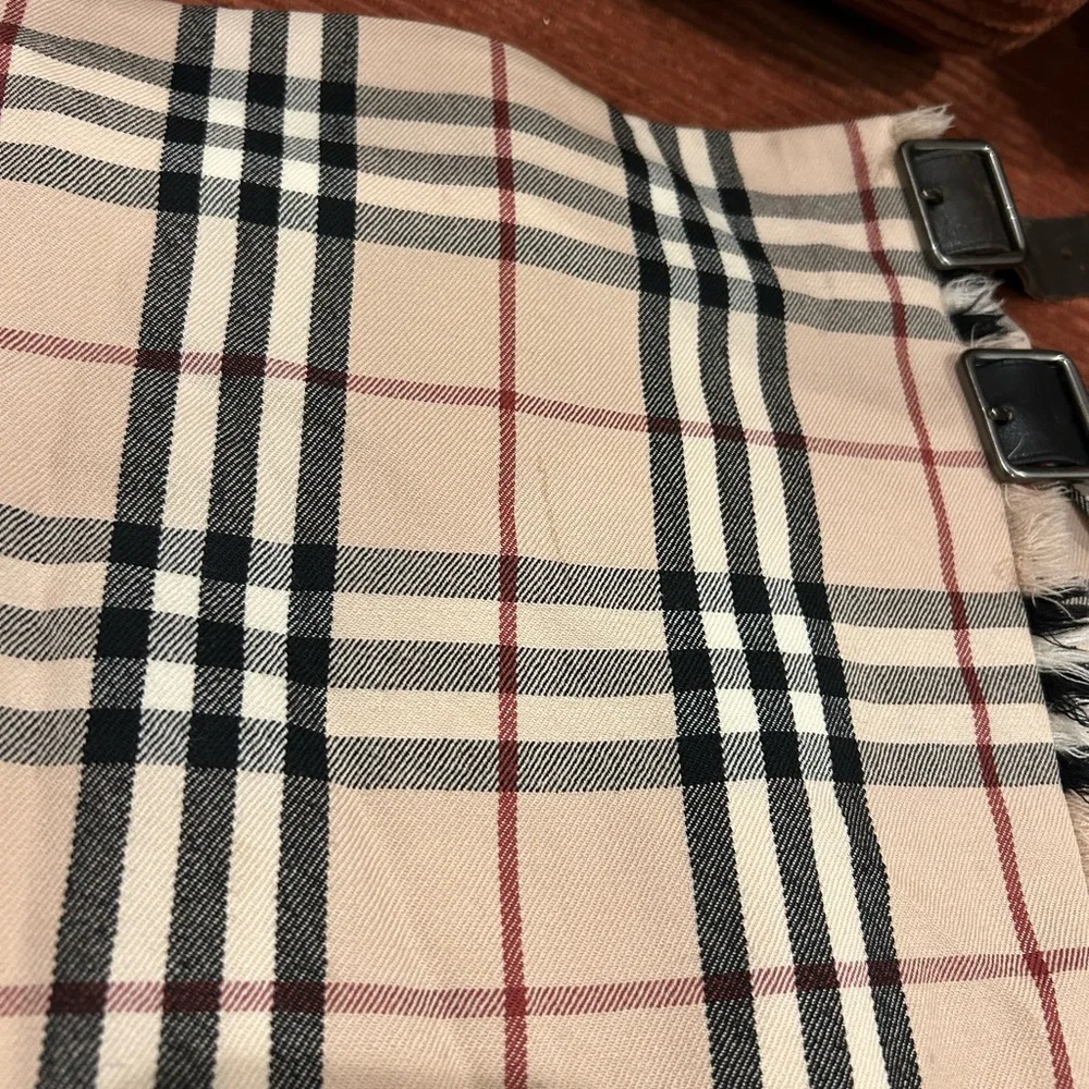 Burberry Vintage Beige Plaid Mini Skirt with Black Lace - Picture 4 of 9
